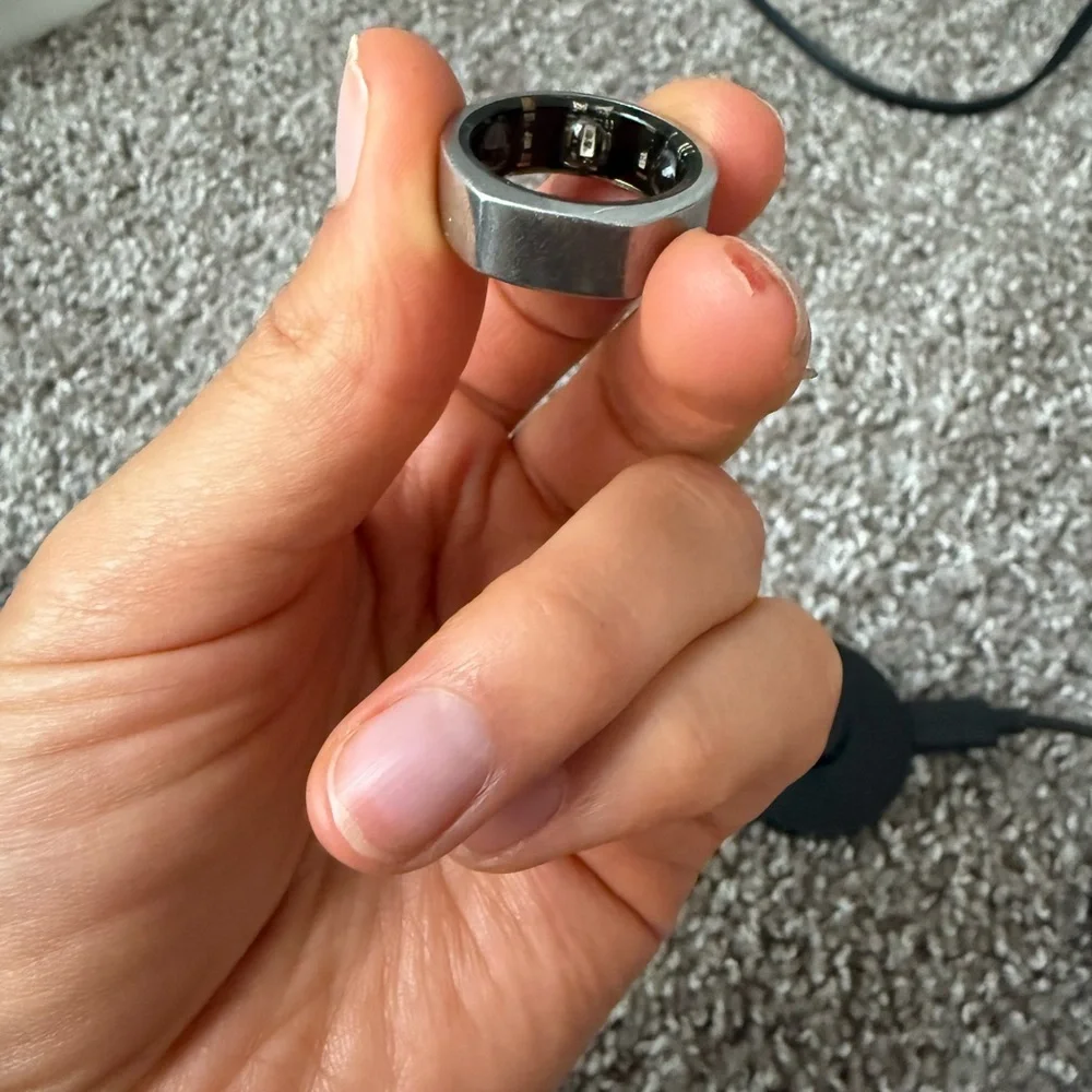 Silver Gen 3 Oura Ring size 8 with charger